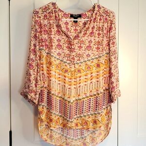 Nine West Jeans 100% Viscose sz Medium floral blouse with 3/4 sleeves.